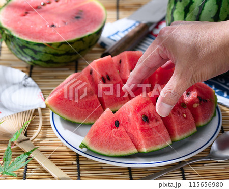 スイカ　（ 小玉スイカ ）夏イメージ 115656980