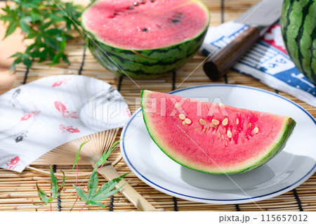 スイカ　（ 小玉スイカ ）夏イメージ 115657012