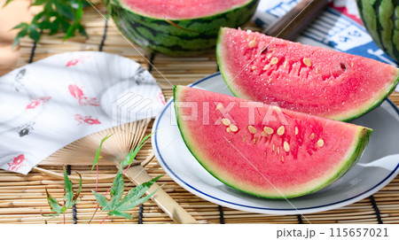 スイカ ( 小玉スイカ )夏イメージ スイカ ( 小玉スイカ )夏イメージ 115657021