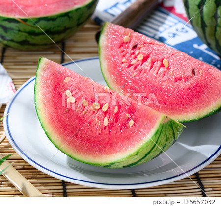スイカ　（ 小玉スイカ ）夏イメージ 115657032