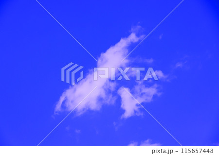 雲のある青空 (背景素材） 115657448