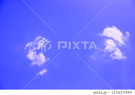 雲のある青空 (背景素材) 雲のある青空 (背景素材) 115657449