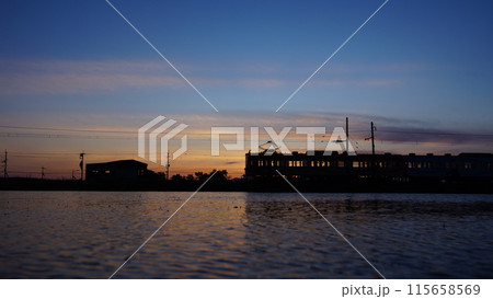 夕暮れ列車5 115658569