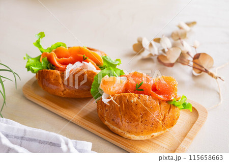 スモークサーモンサンド スモークサーモンサンド 115658663