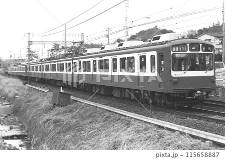 京急800形804-1～+803-1～、急行、谷津坂（能見台）ー金沢文庫、1982年3月14日 115658887