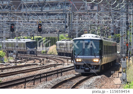 複々線東海道本線　山崎カーブを通過する新快速離合 115659454