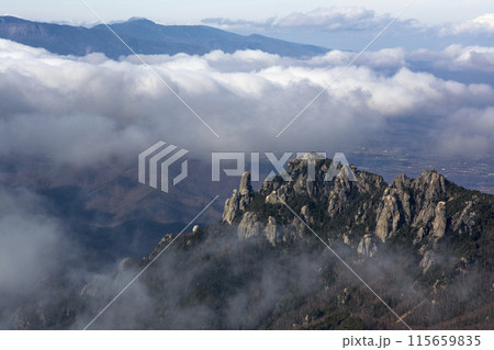 雲かかる瑞牆山 雲かかる瑞牆山 115659835
