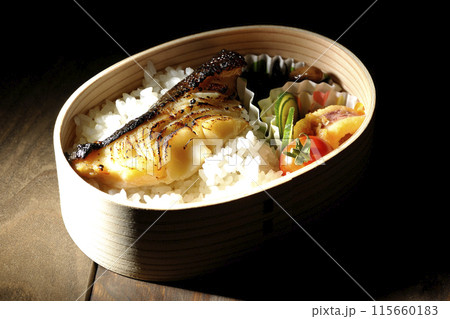 曲げわっぱに入った銀だらの西京焼き弁当 曲げわっぱに入った銀だらの西京焼き弁当 115660183