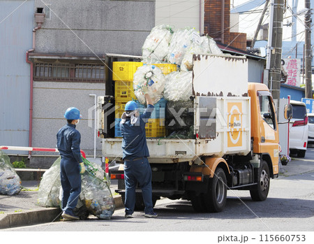 資源回収車・ビン・ペットボトル 115660753