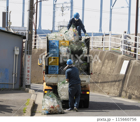 資源回収車・ビン・ペットボトル 115660756