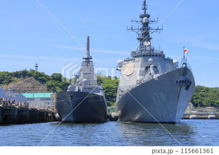 横須賀基地に停泊する護衛艦 海上自衛隊の護衛艦 横須賀基地に停泊する護衛艦 海上自衛隊の護衛艦 115661361