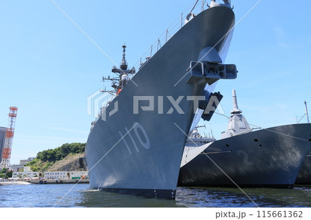 横須賀基地に停泊する護衛艦　海上自衛隊の護衛艦 115661362
