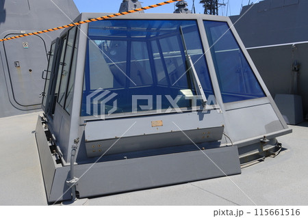 護衛艦のヘリコプター発着艦指揮所 LSO ヘリコプターの管制 護衛艦のヘリコプター発着艦指揮所 LSO ヘリコプターの管制 115661516