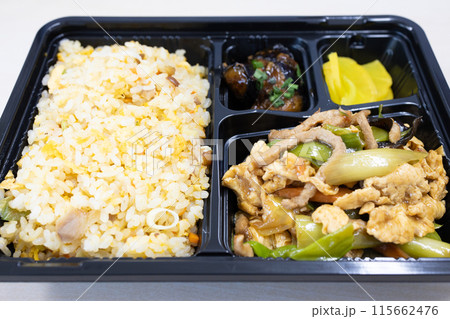 おいしい中華料理の炒飯野菜炒め弁当 115662476