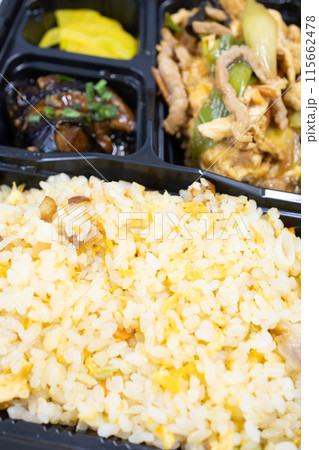 おいしい中華料理のチャーハン野菜炒め弁当 115662478