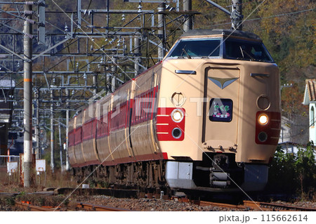 山陰本線特急やくも号：381系電車（国鉄色リバイバル編成） 115662614