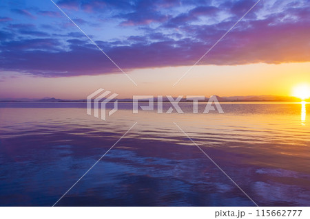 朝の琵琶湖畔　 115662777