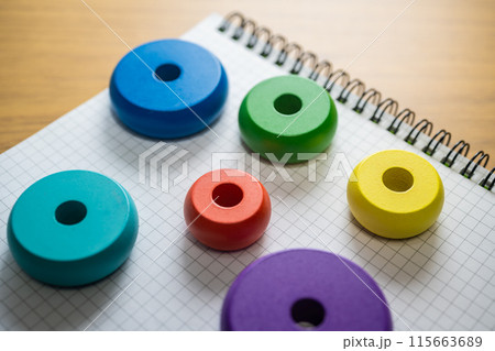 大小様々　カラフル 115663689