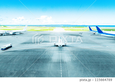 夏の那覇空港 115664789
