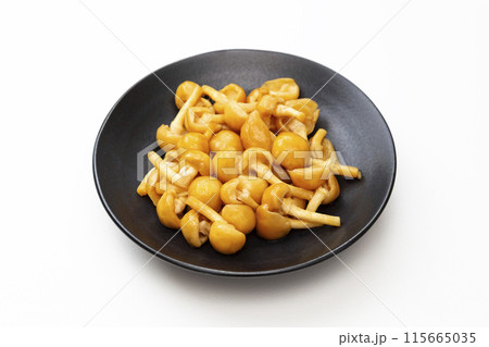 白背景にナメコ 白背景にナメコ 115665035