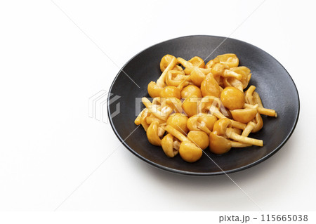 白背景にナメコ 115665038