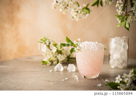 Summer refreshing drink. 115665894