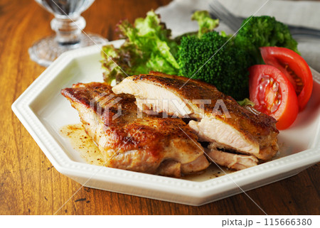 こんがりチキンのバターソテー こんがりチキンのバターソテー 115666380