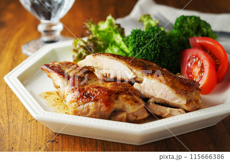 こんがりチキンのバターソテー こんがりチキンのバターソテー 115666386