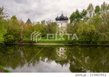 Old Silver-Grape pond near Izmailovo Estate in Moscow. 115667052