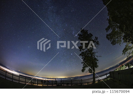 広島県三次市霧の海展望台からの星景色 オリオン座と冬の天の川 広島県三次市霧の海展望台からの星景色 オリオン座と冬の天の川 115670094