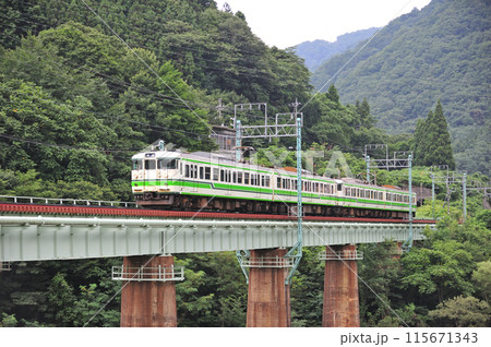 上越線 湯檜曽ー水上 JR東日本 115系 S7+S2編成(新潟) 上越線 湯檜曽ー水上 JR東日本 115系 S7+S2編成(新潟) 115671343