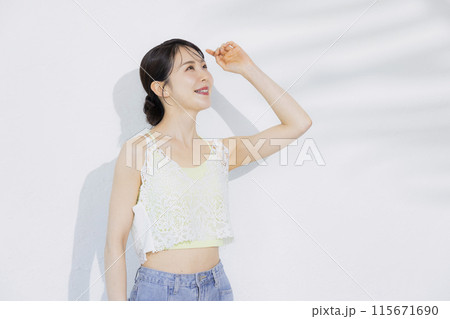 日光を浴びたビューティイメージ 115671690