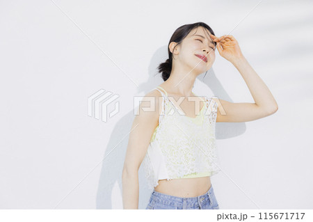 日光を浴びたビューティイメージ 115671717