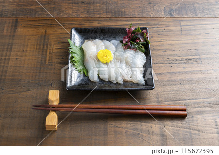 ヒラメの刺身 115672395