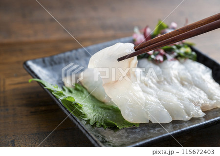 ヒラメの刺身 115672403