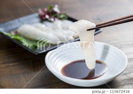 ヒラメの刺身 115672416