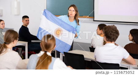 Female professor shows students flag of Argentina 115675052