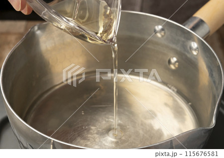 ちりめん山椒を作り　調味料から 115676581