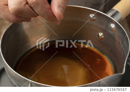 ちりめん山椒を作り　調味料から 115676587