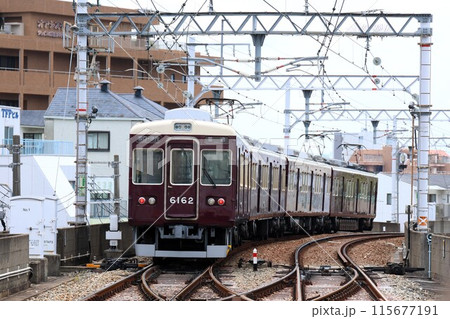 【阪急】6000系（伊丹線：伊丹駅） 115677191