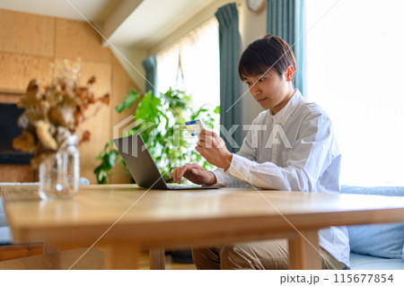 カードで払う 115677854