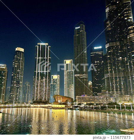 ドバイモールからみえる夜景 ドバイモールからみえる夜景 115677873