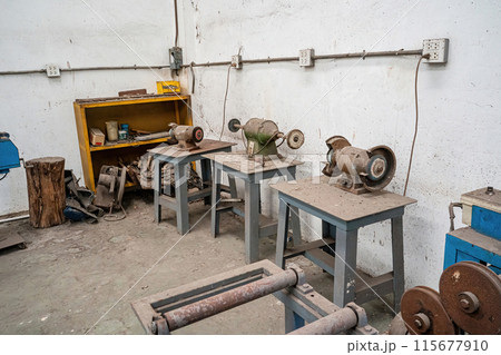 Division of equipment and small industrial tools 115677910