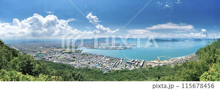 屋島山頂から見た瀬戸内海の海と高松市街 屋島山頂から見た瀬戸内海の海と高松市街 115678456