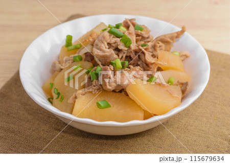豚肉とダイコンの煮物 115679634