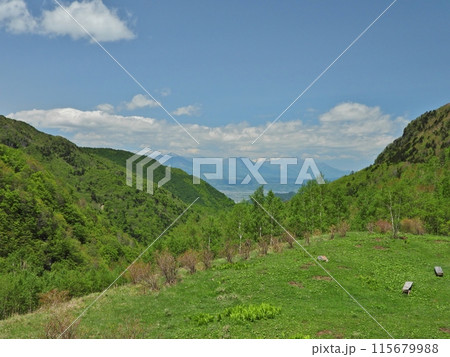 硫黄鉱山跡地からの爽やかな初夏の風景 115679988