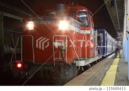 青森駅 ED10+14系客車 青森駅 ED10+14系客車 115680413