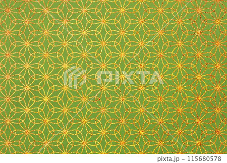 ラメグリッター_輪違い麻の葉_緑背景 115680578