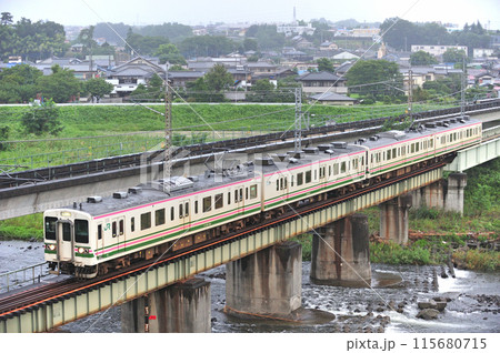 信越本線　群馬八幡ー安中　JR東日本　107系　R2編成（高崎） 115680715