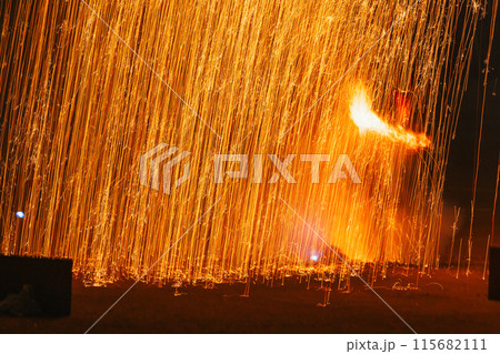 愛知豊橋の手筒花火 115682111